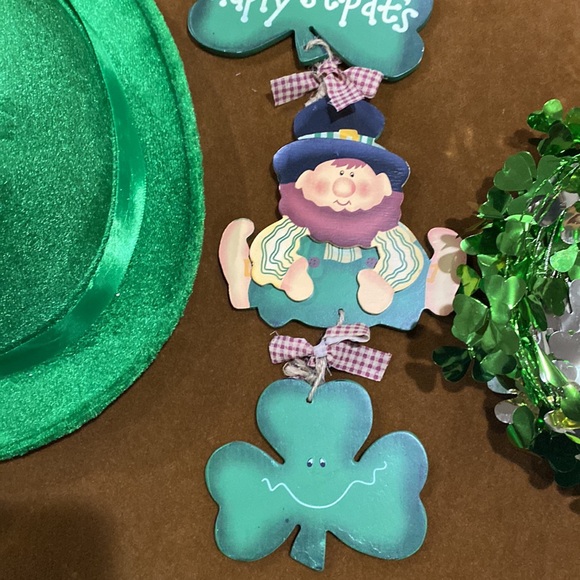 Green St. Patrick's Day Hat and Decor Set! - Picture 5 of 7